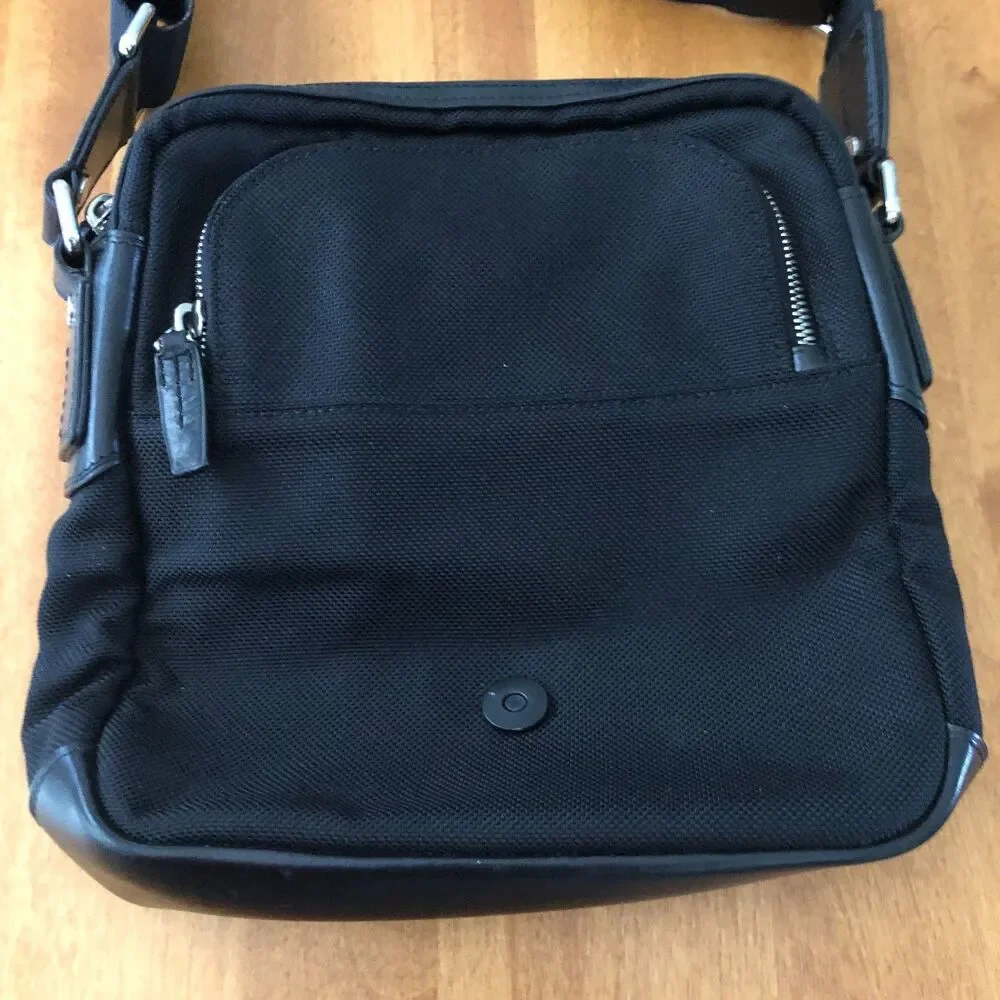 TUMI Crossbody Case Bag Purse Black Nylong Multi Compartment Pockets Adjustable